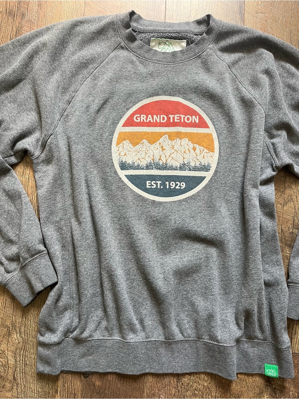 Grand Teton circle Wild Tribute Crewneck sweatshirt size large - Picture 3 of 11
